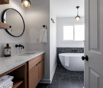 07_Stylish-Master-Bath_Warrington-PA_1