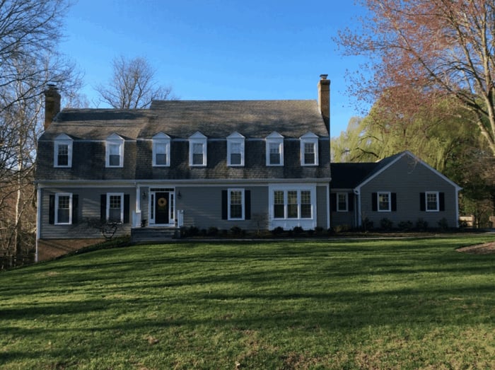 Colonial-Home-Exterior-768x574