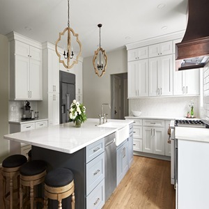 spacious-kitchen-blue-island_300