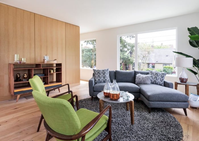 Mid-Century-Modern-Living-Room-iStock-1025126588-1024x729